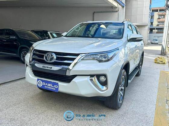 TOYOTA HILUX SW4 2.8 SRX 4X4 7 LUGARES 16V TURBO INTERCOOLER DIESEL 4P AUTOMÁTICO
